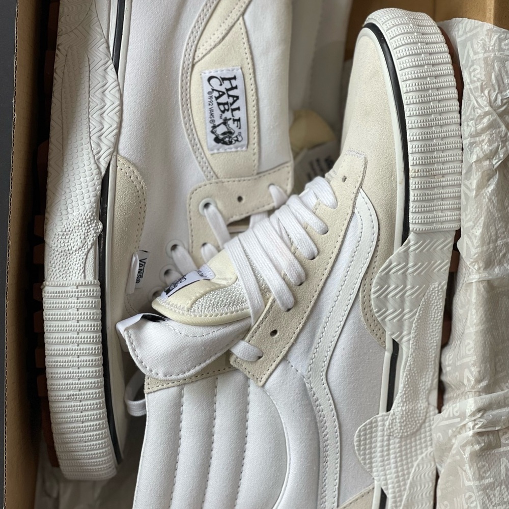 Vans Off The Wall White High-Top Sneakers. Like New. Material Suede. - Picture 8 of 12